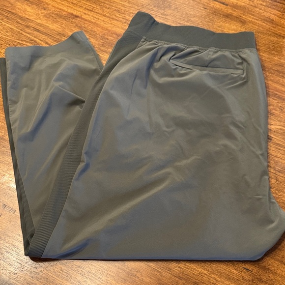 Athleta Pants - Athleta Brooklyn Ankle Pant in Olive